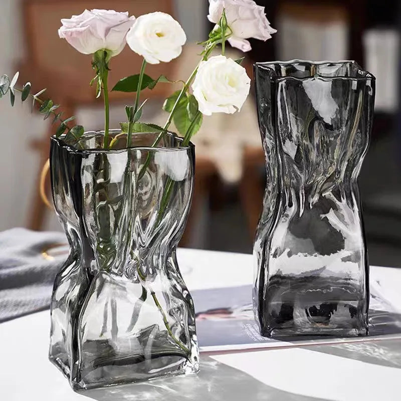 Modern and luxurious glass flower vase