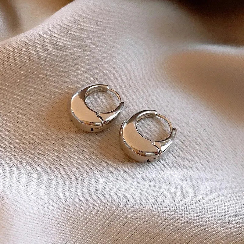 Oval hoop earrings