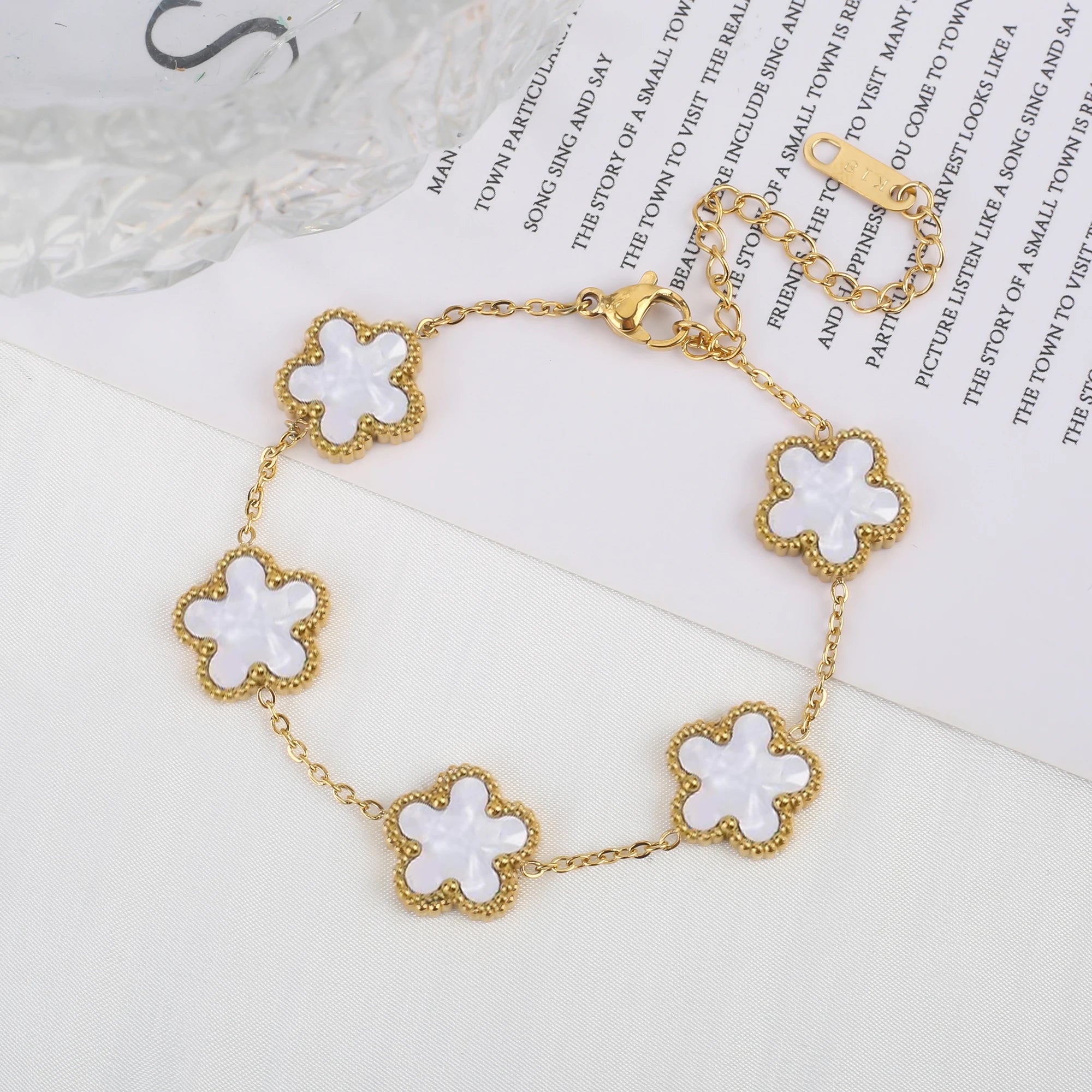 Luxurious five-leaf flower bracelet