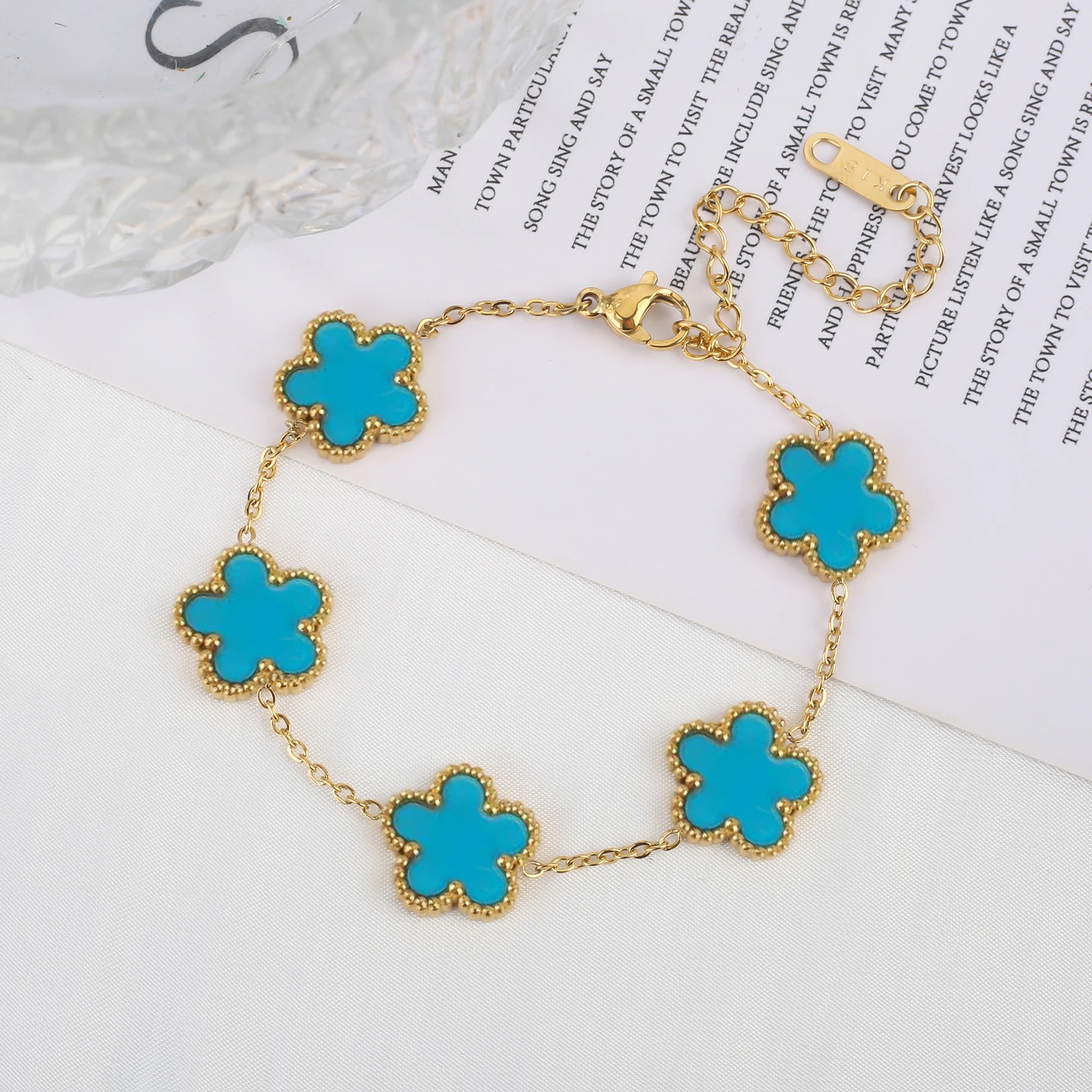 Luxurious five-leaf flower bracelet