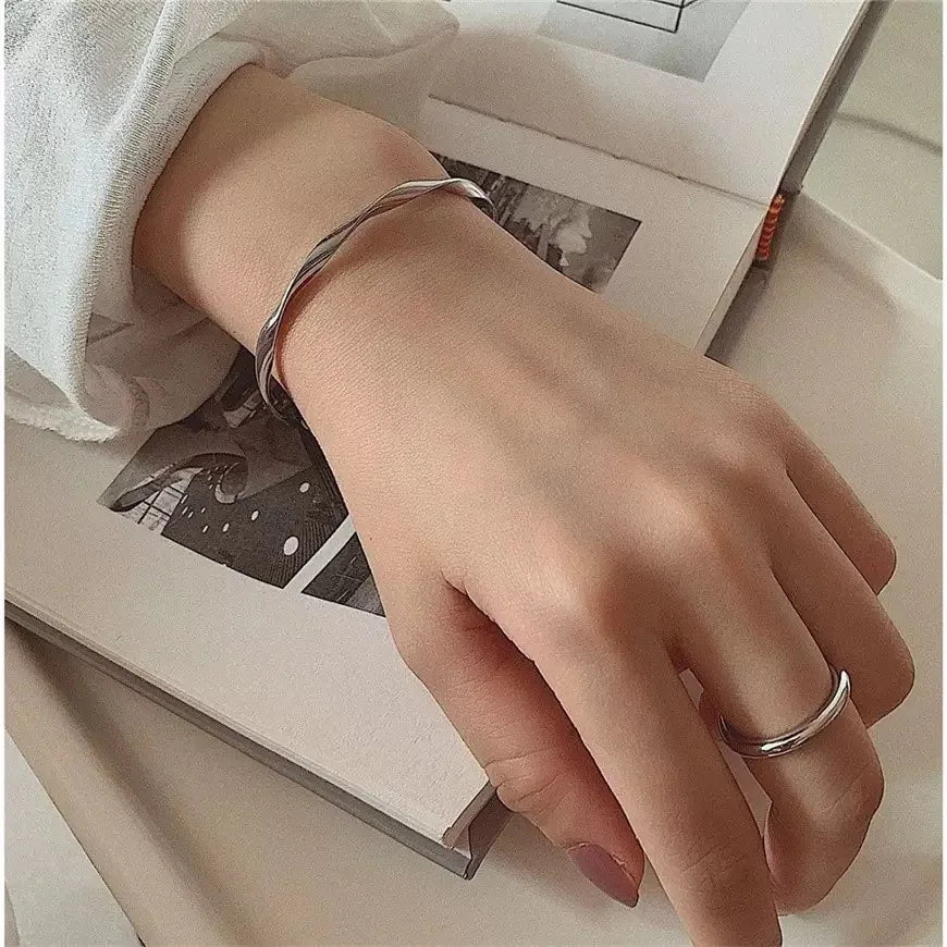 Adjustable bracelet with minimalist geometric shape