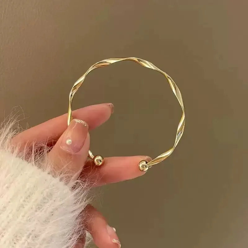 Adjustable bracelet with minimalist geometric shape