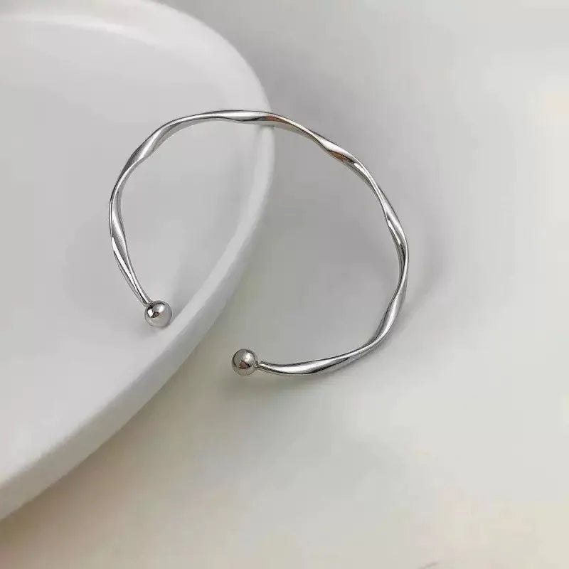 Adjustable bracelet with minimalist geometric shape