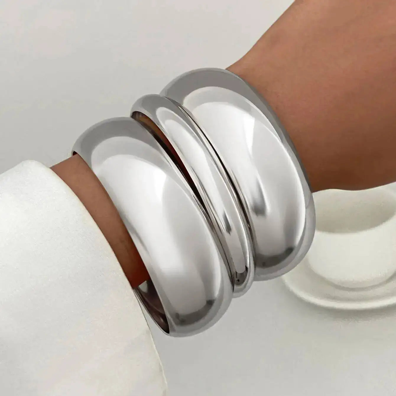 Shiny metal bracelet set