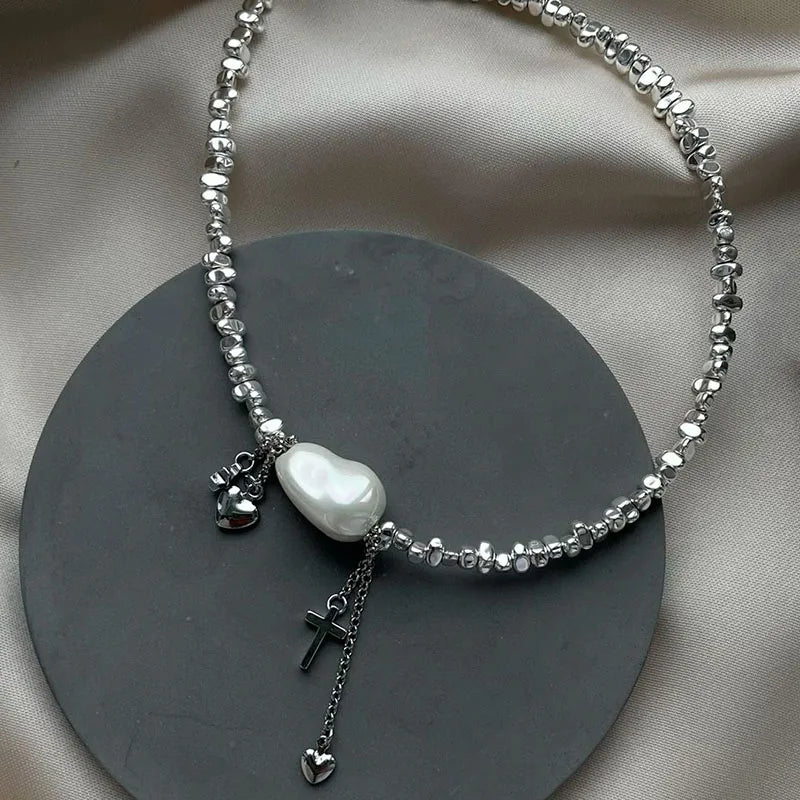 Elegant irregular heart pendant necklace