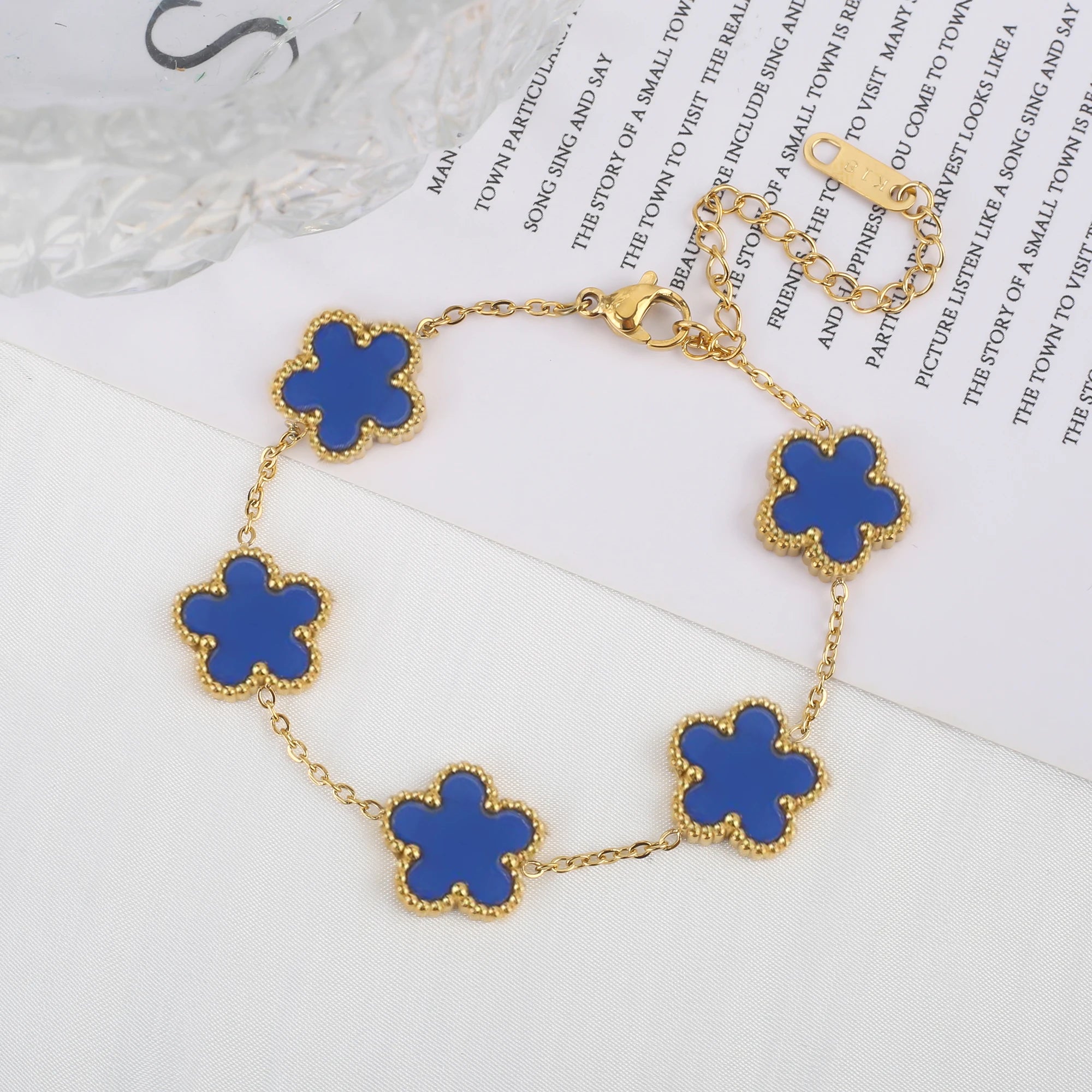Luxurious five-leaf flower bracelet