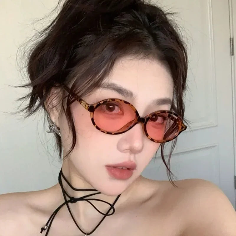 Classic oval frame sunglasses