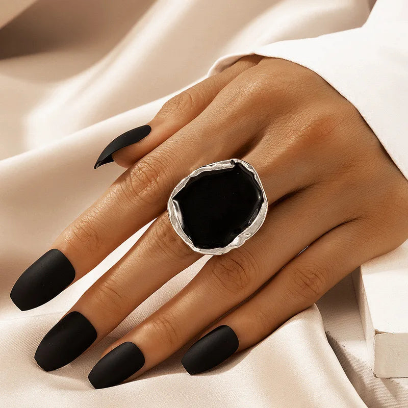 Elegant ring with black stone