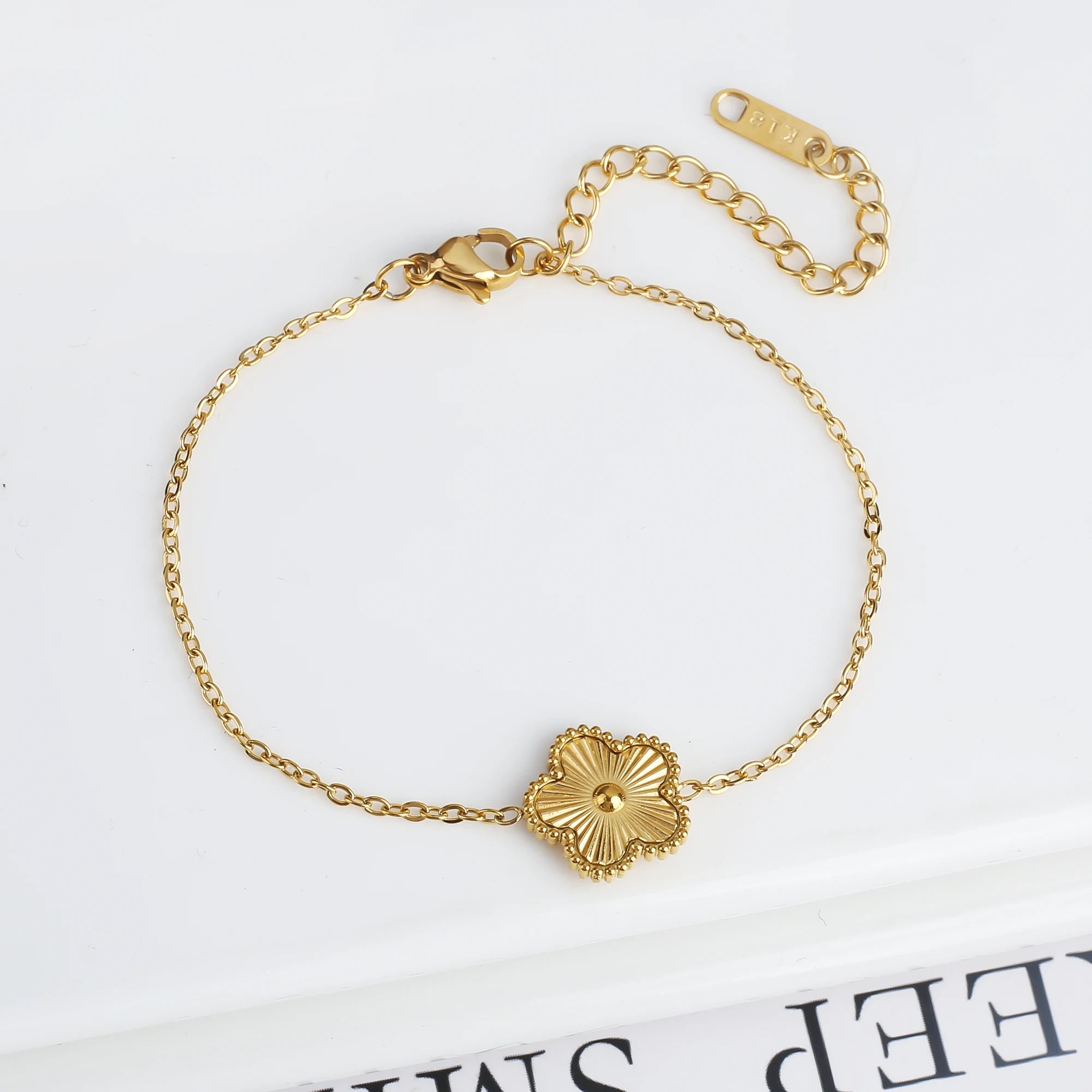 Luxurious five-leaf flower bracelet
