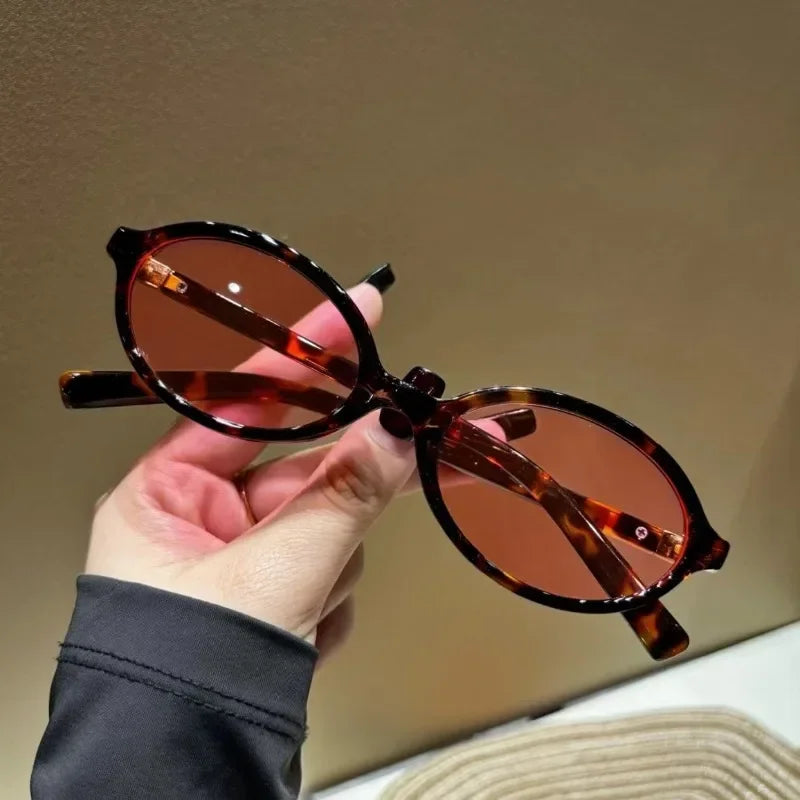 Classic oval frame sunglasses