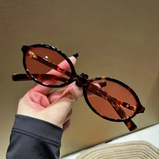 Classic oval frame sunglasses