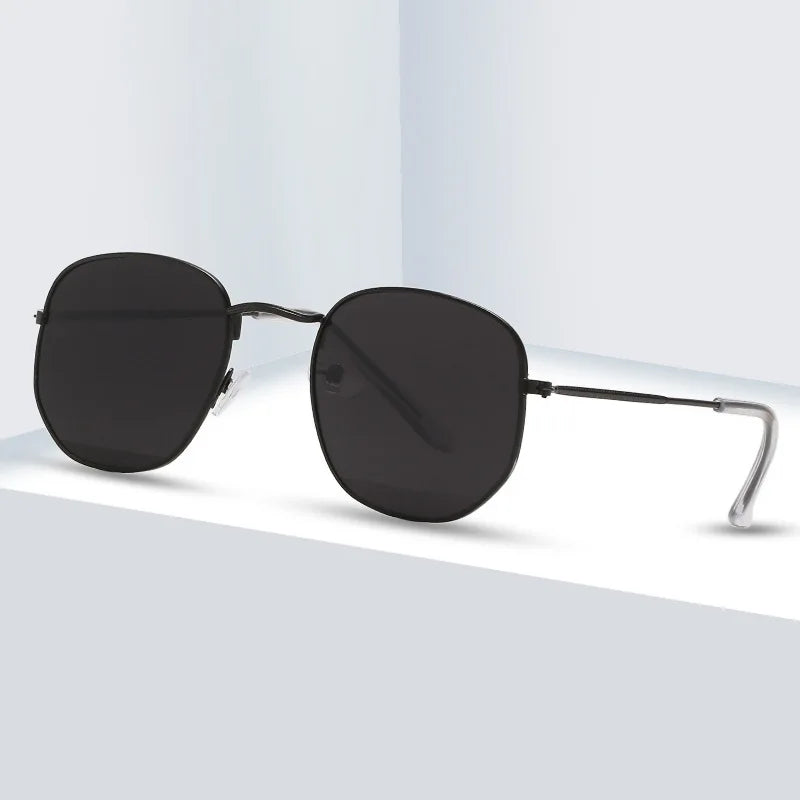 Classic square sunglasses with metal frame
