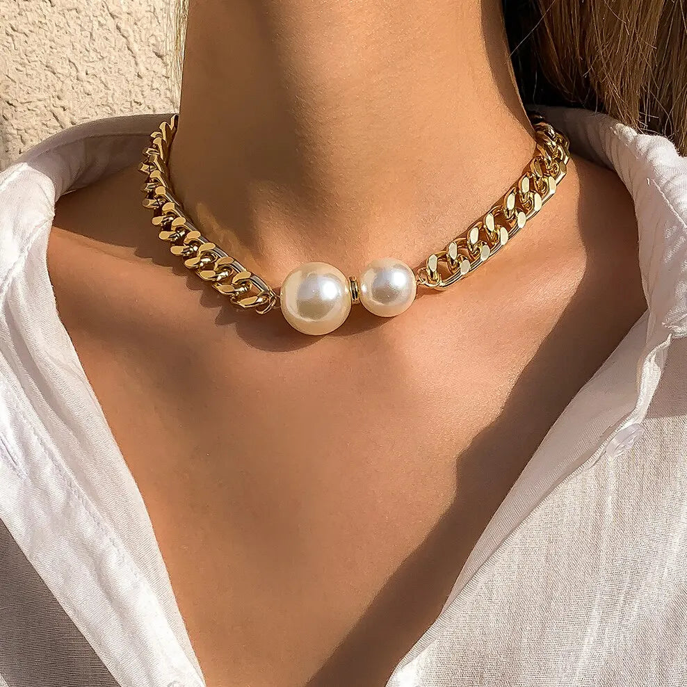 Vintage necklace with pearl pendant