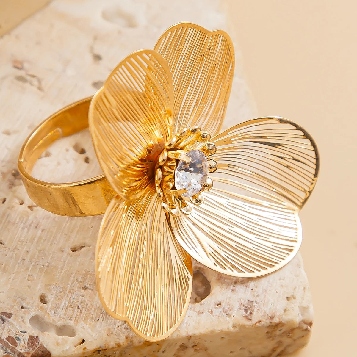 Elegant ginkgo leaf rings