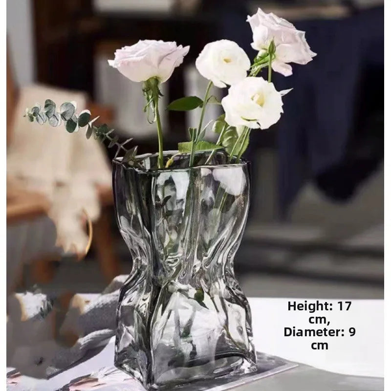 Modern and luxurious glass flower vase