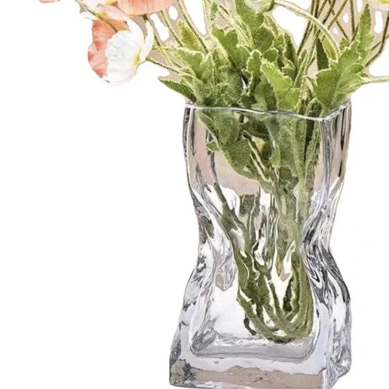 Modern and luxurious glass flower vase