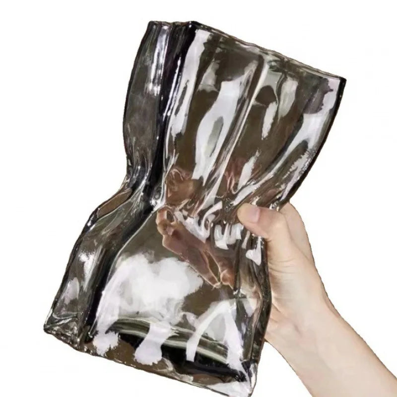 Modern and luxurious glass flower vase