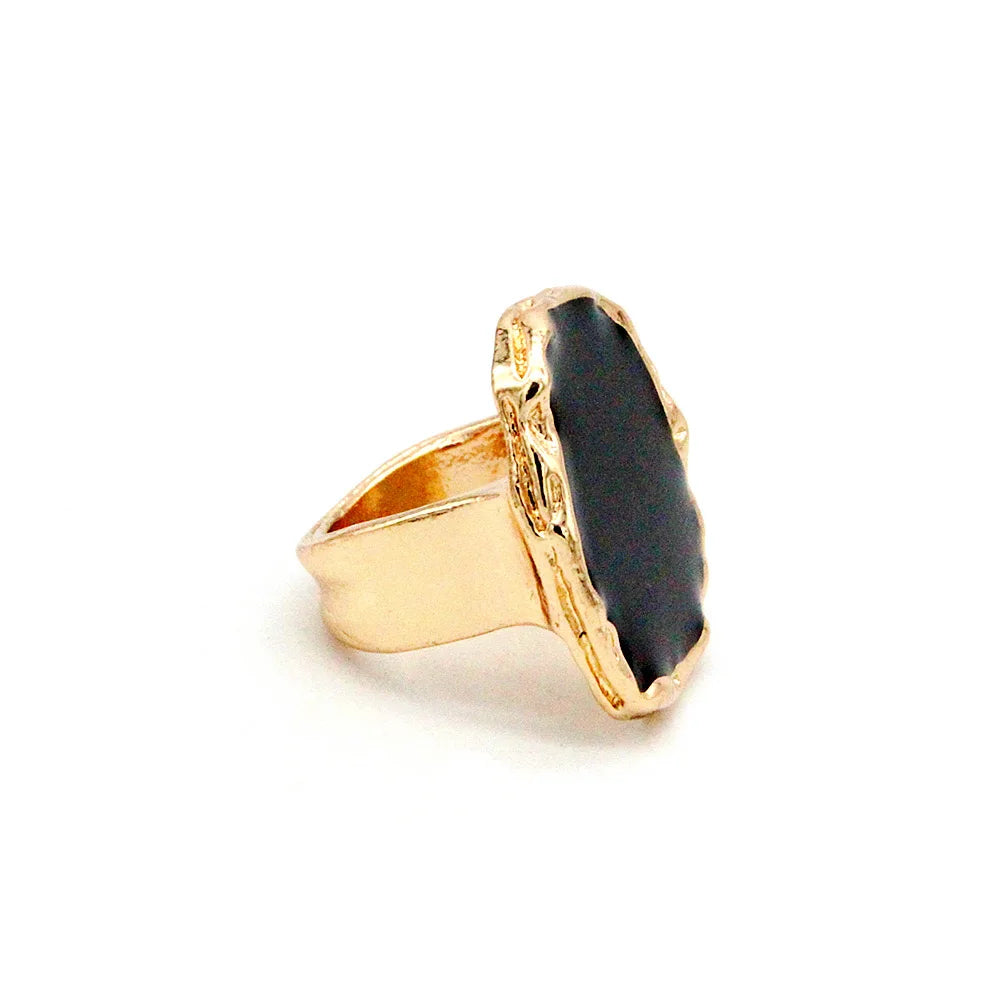 Elegant ring with black stone