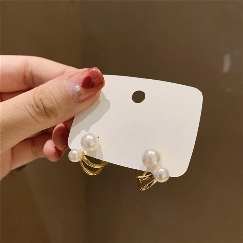 Simple design pearl earrings
