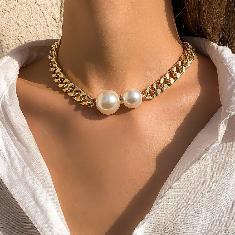 Vintage necklace with pearl pendant