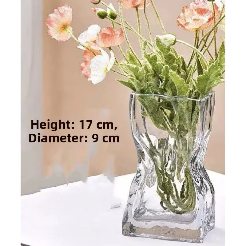 Modern and luxurious glass flower vase