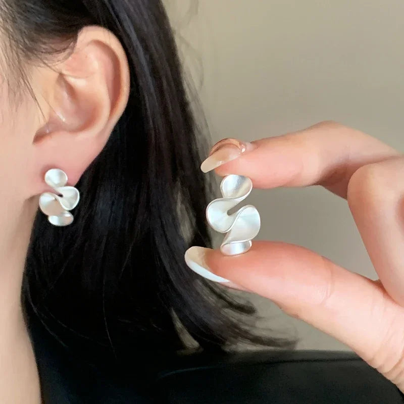 Twisted flower earring in sterling silver and gold