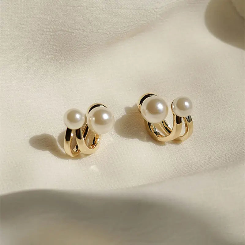 Simple design pearl earrings