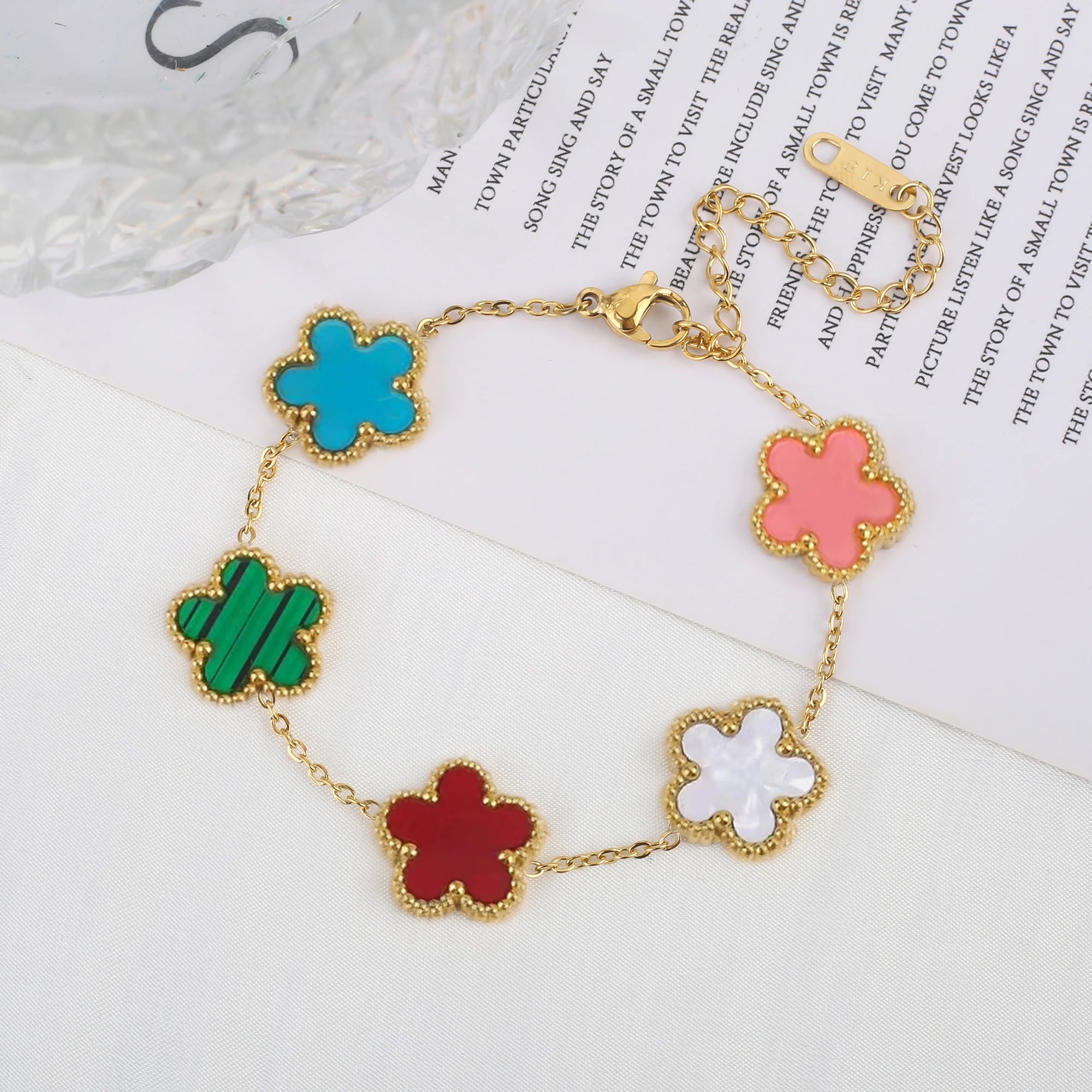 Luxurious five-leaf flower bracelet