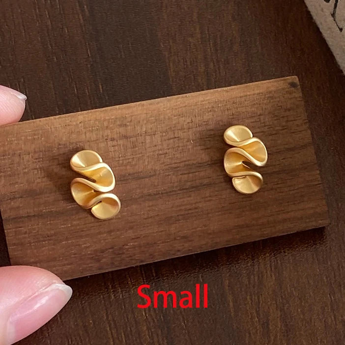 Twisted flower earring in sterling silver and gold