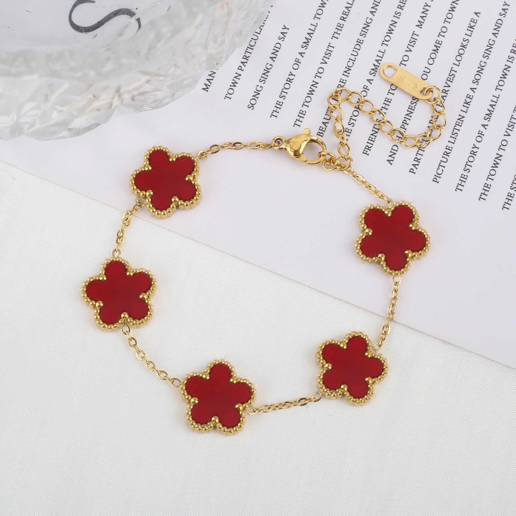 Luxurious five-leaf flower bracelet