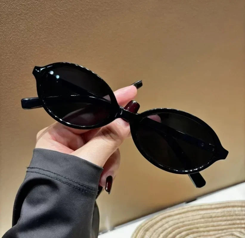 Classic oval frame sunglasses