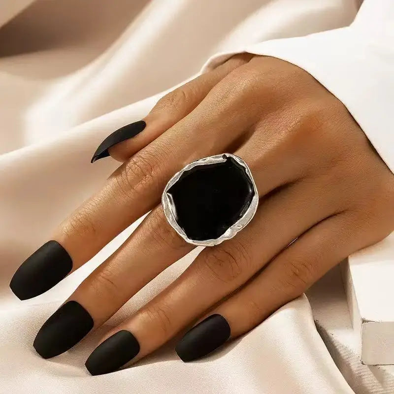 Elegant ring with black stone