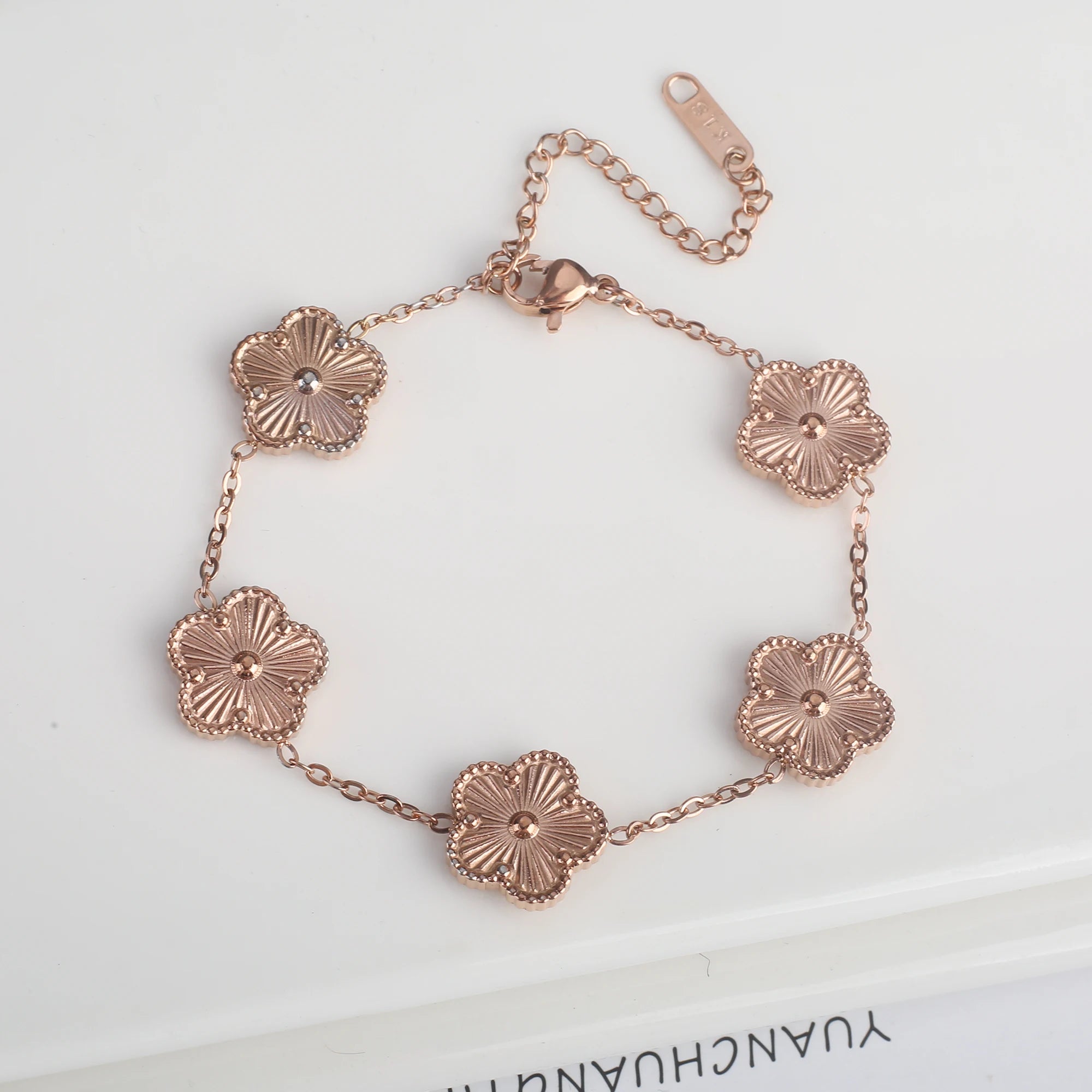 Luxurious five-leaf flower bracelet